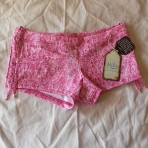 NWT Mika Yoga Mikaela Shorts S/M